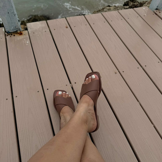Estilo atemporal – Sandalia Octavia Chocolate