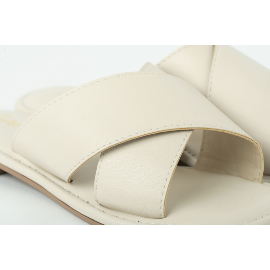 Estilo atemporal – Sandalia Octavia Marfil