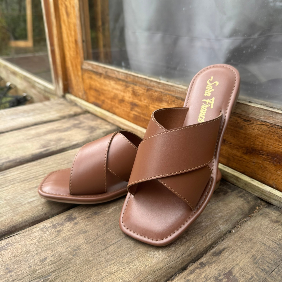 Estilo atemporal – Sandalia Octavia Chocolate