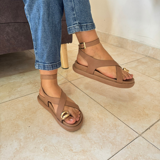 Sofisticación Natural – Sandalia Atenea Chocolate