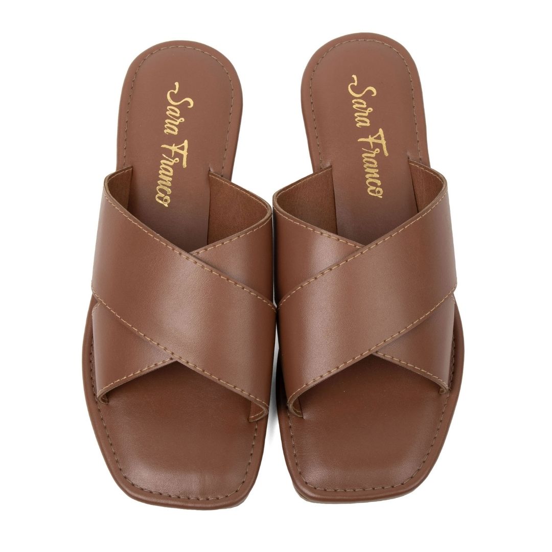 Estilo atemporal – Sandalia Octavia Chocolate