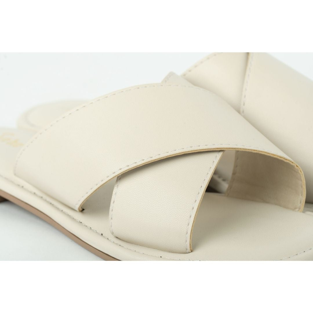 Estilo atemporal – Sandalia Octavia Marfil