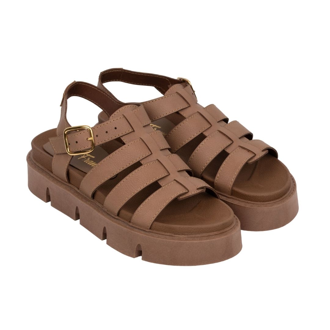 Conquista cada paso – Sandalia Karol Chocolate